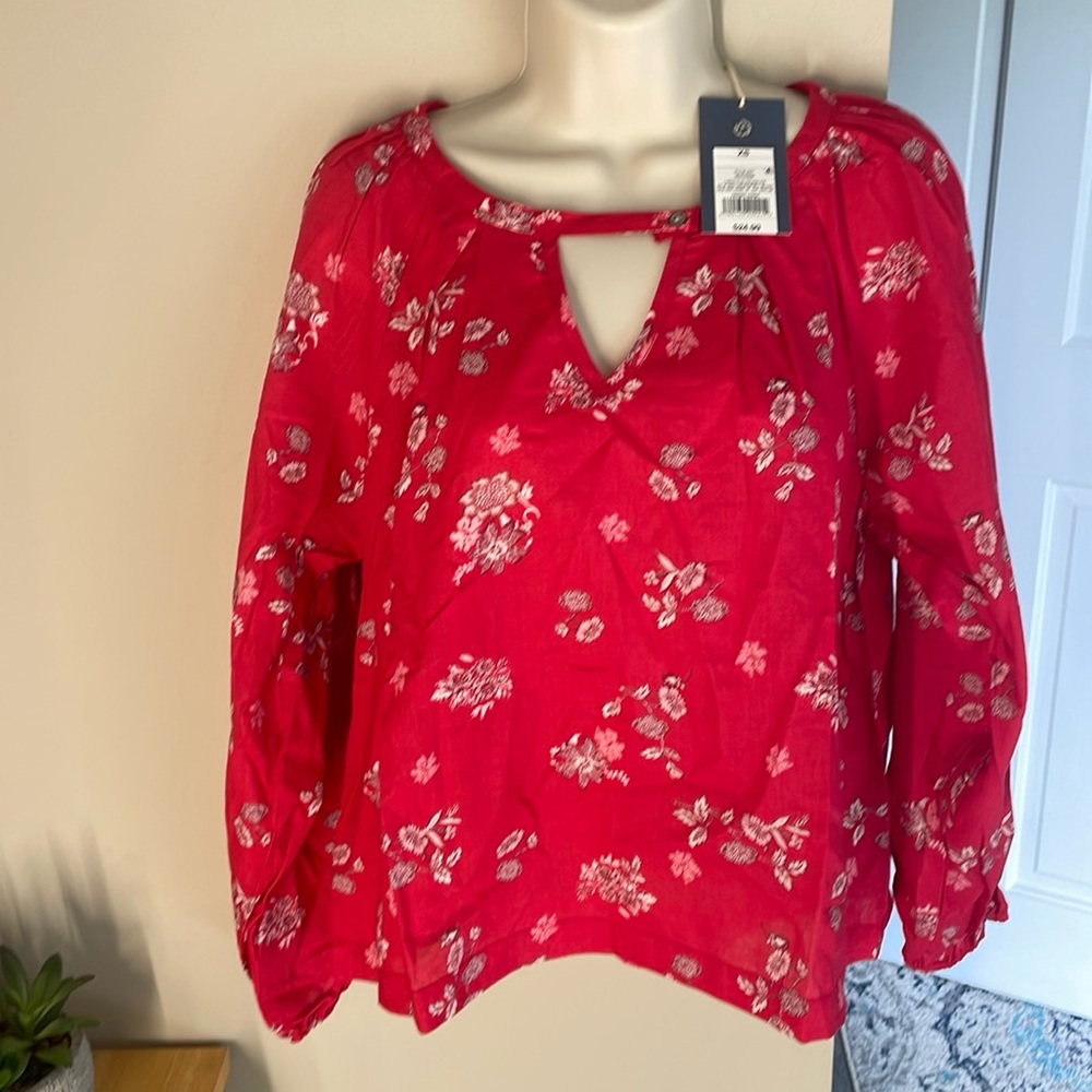 Universal Thread red floral top